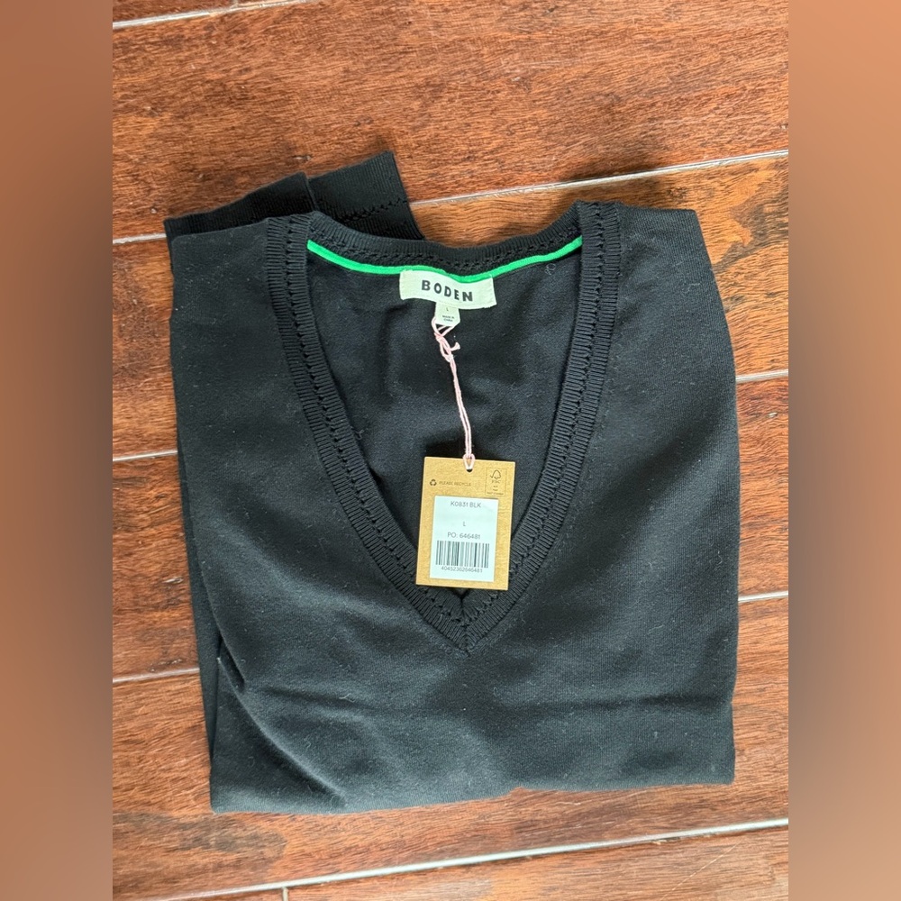 ✨ NWT Boden V-Neck Sweater — L ✨